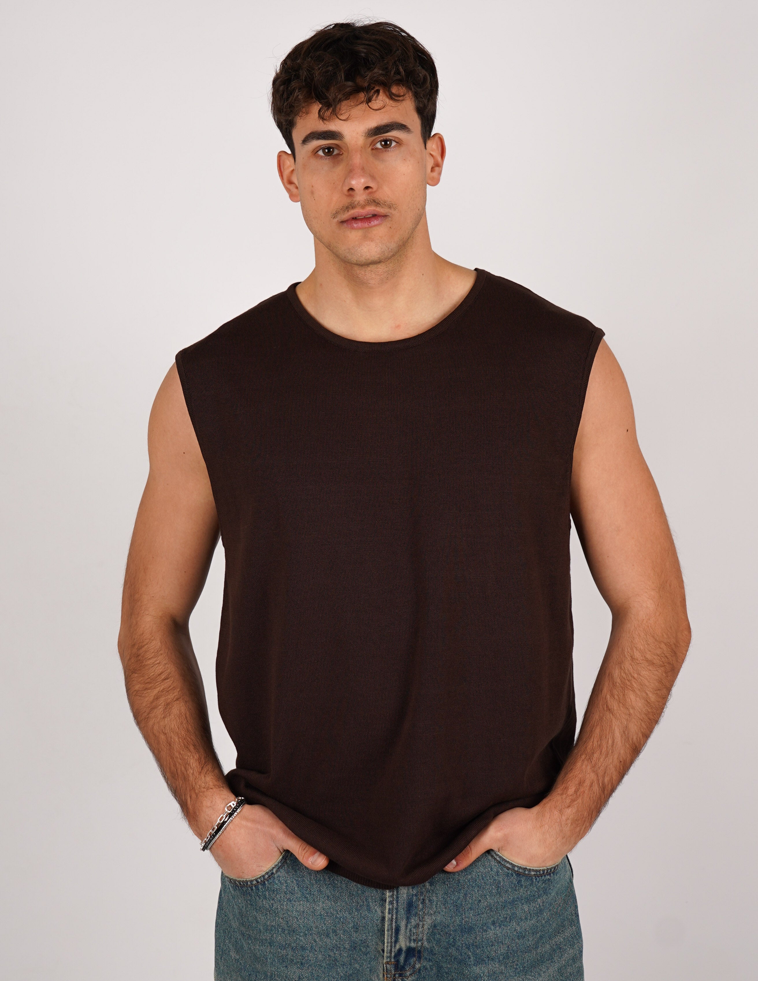 maglia smanicata in filo