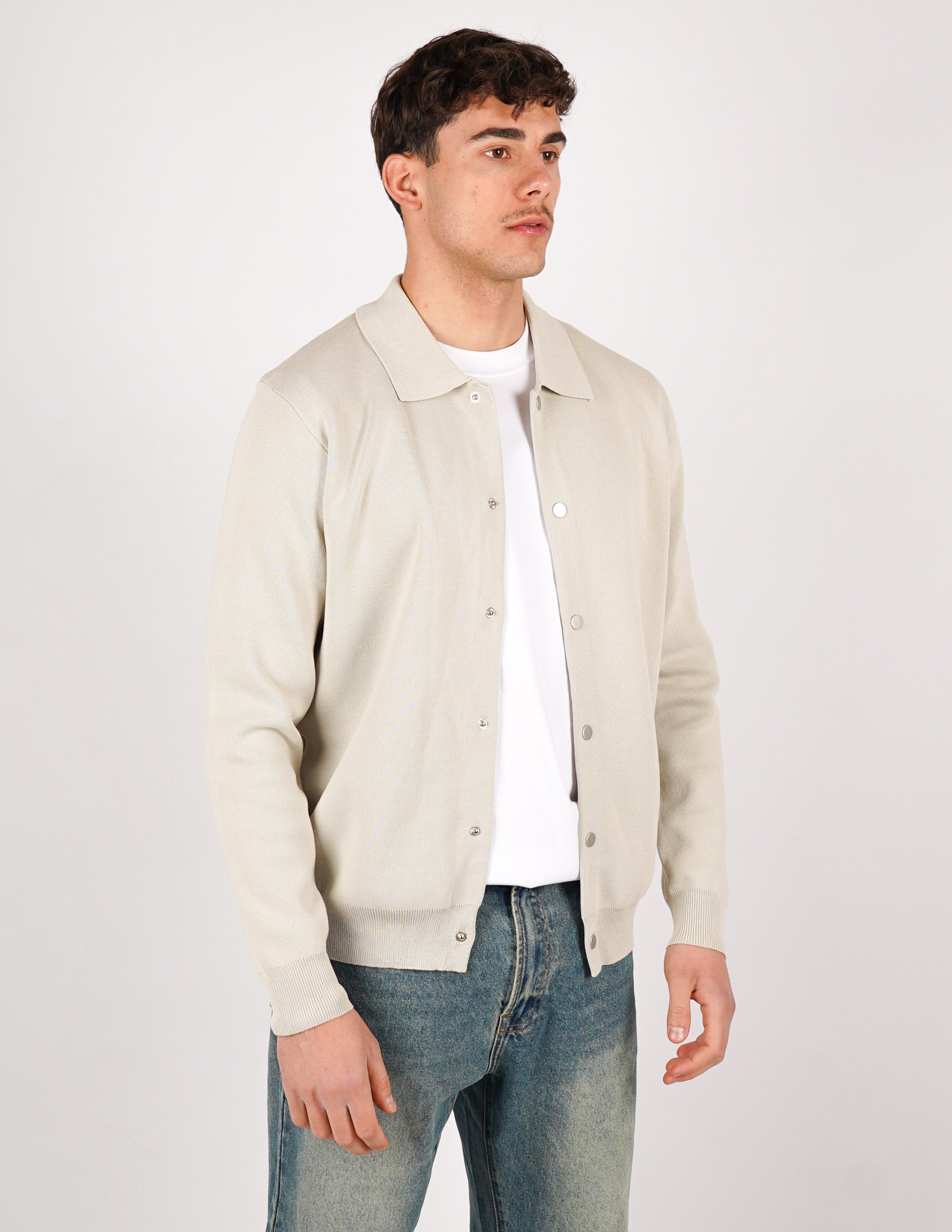 cardigan con bottone automatico