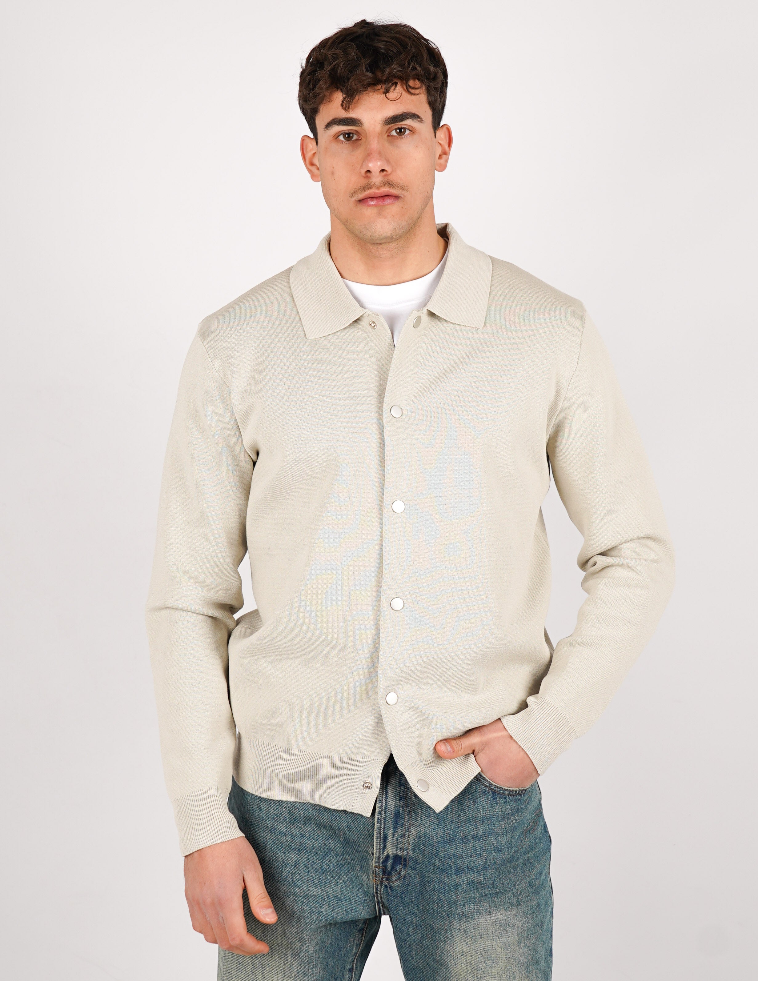 cardigan con bottone automatico