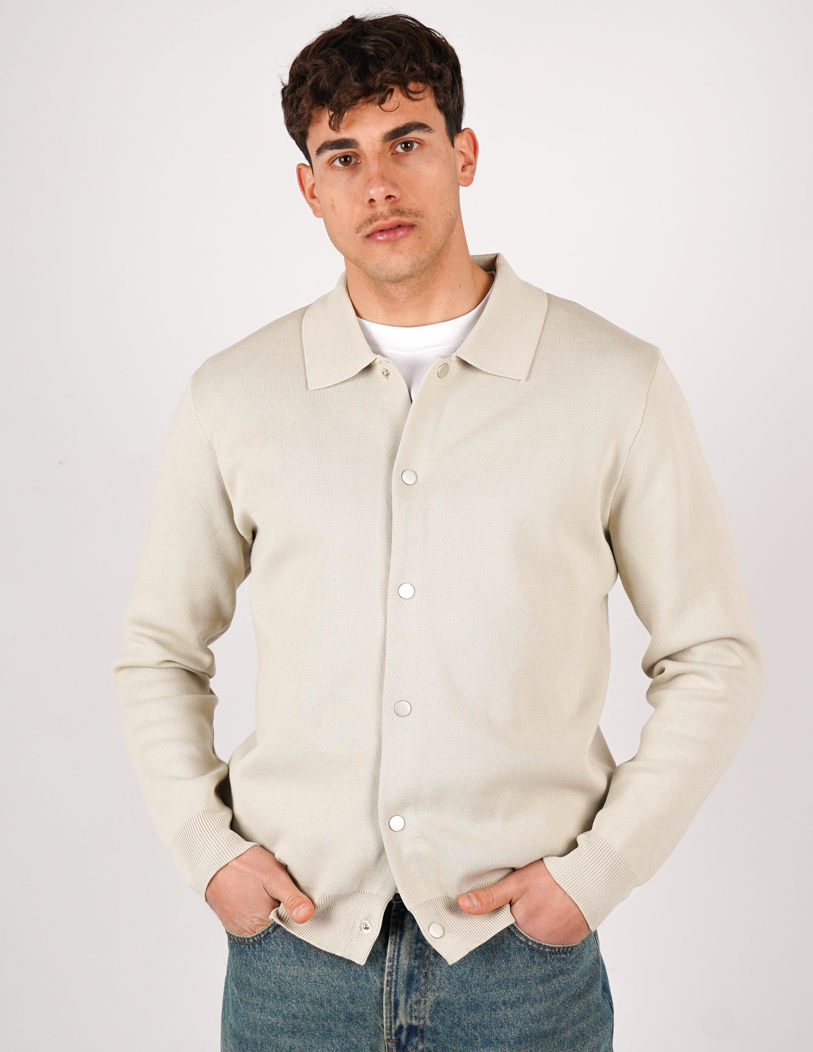 cardigan con bottone automatico