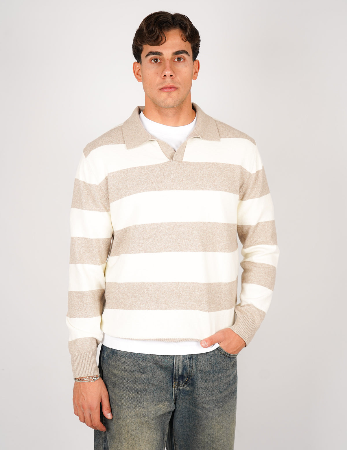POLO RIGATA CON COLLO APERTO