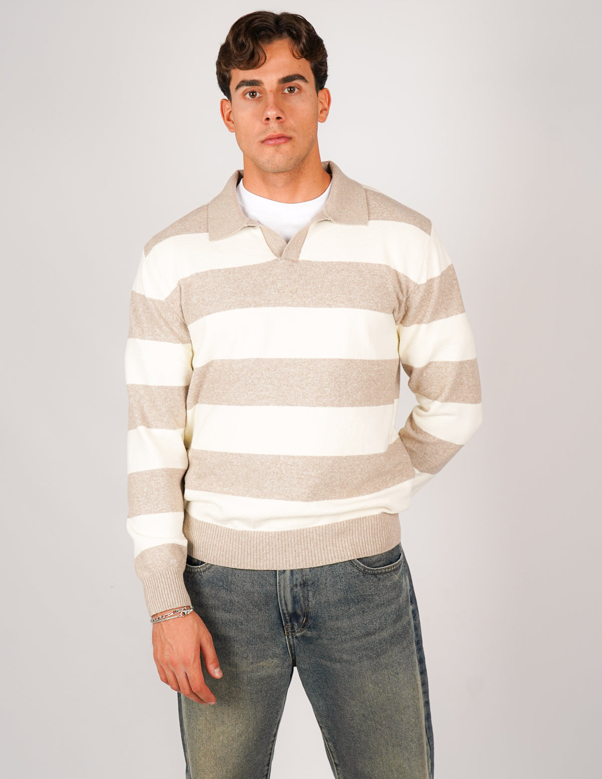 POLO RIGATA CON COLLO APERTO
