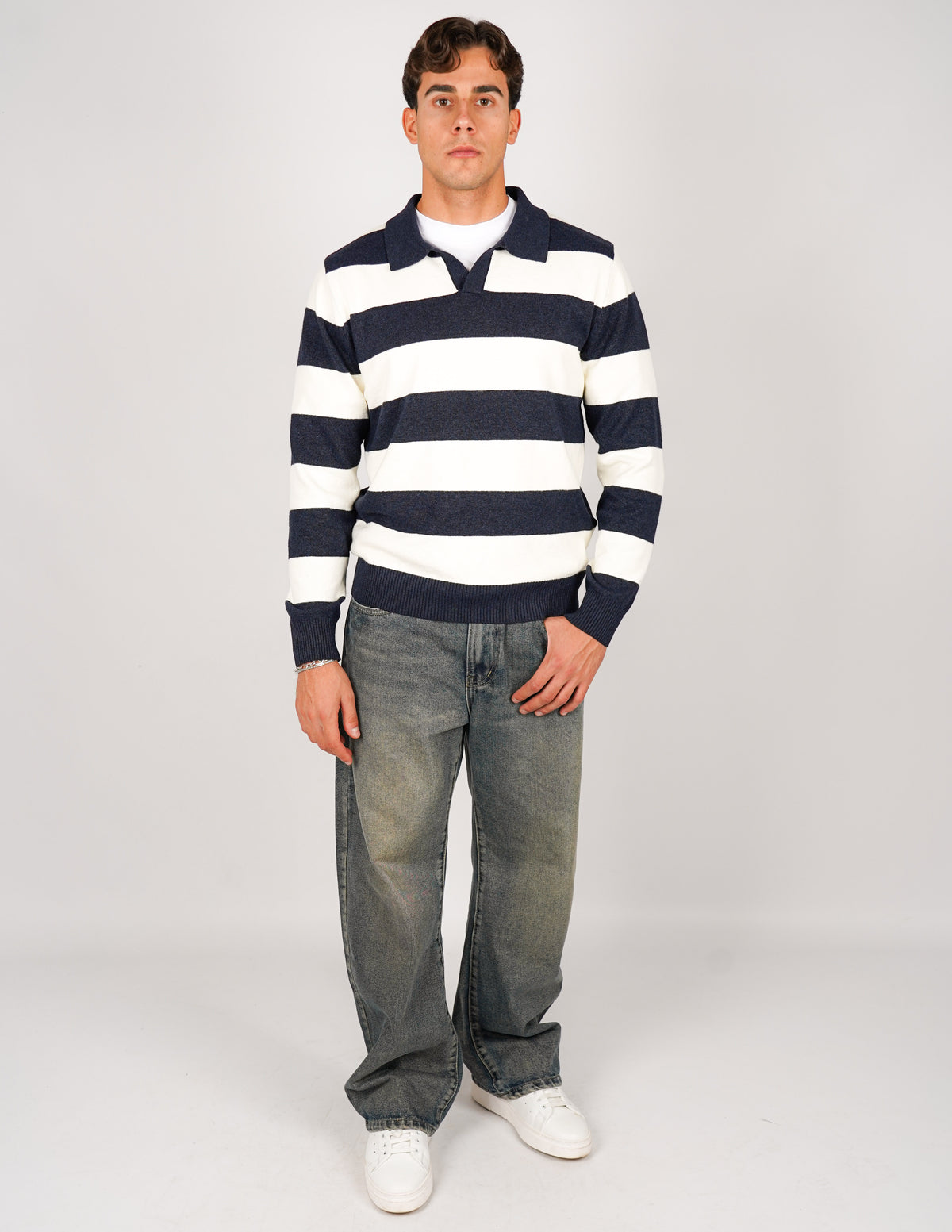 POLO RIGATA CON COLLO APERTO
