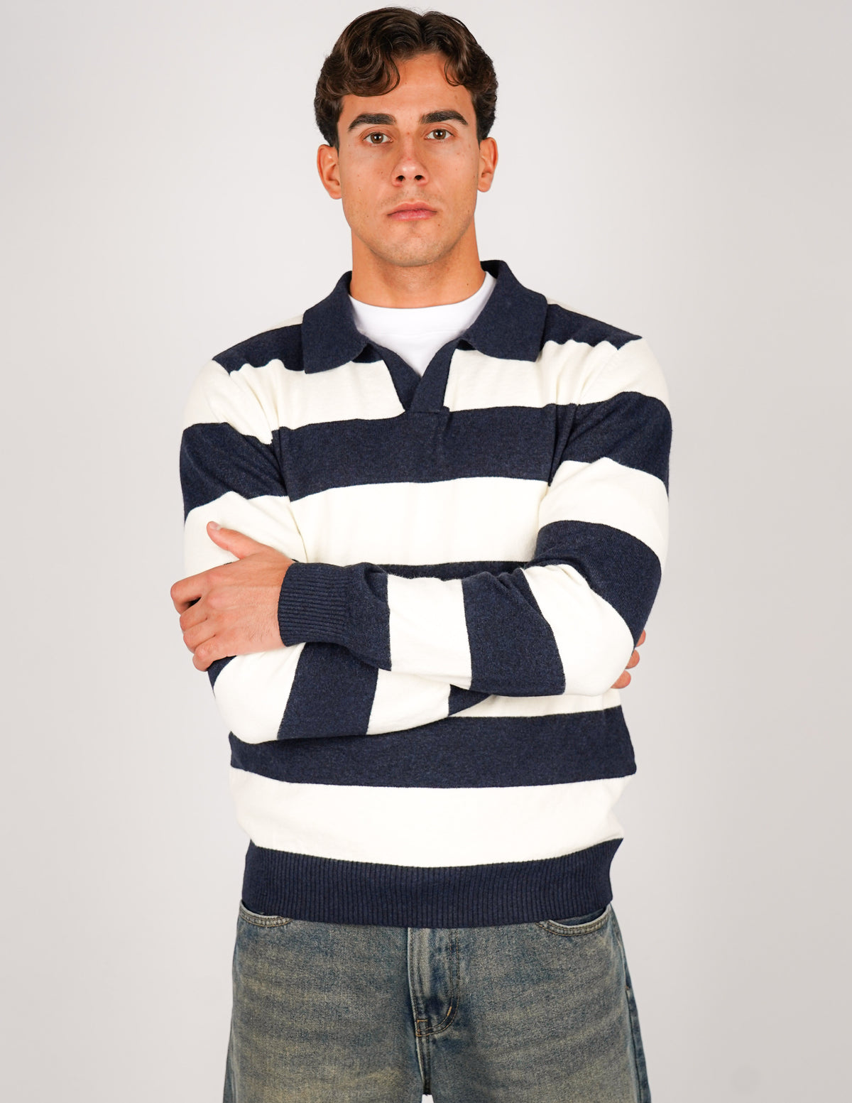 POLO RIGATA CON COLLO APERTO