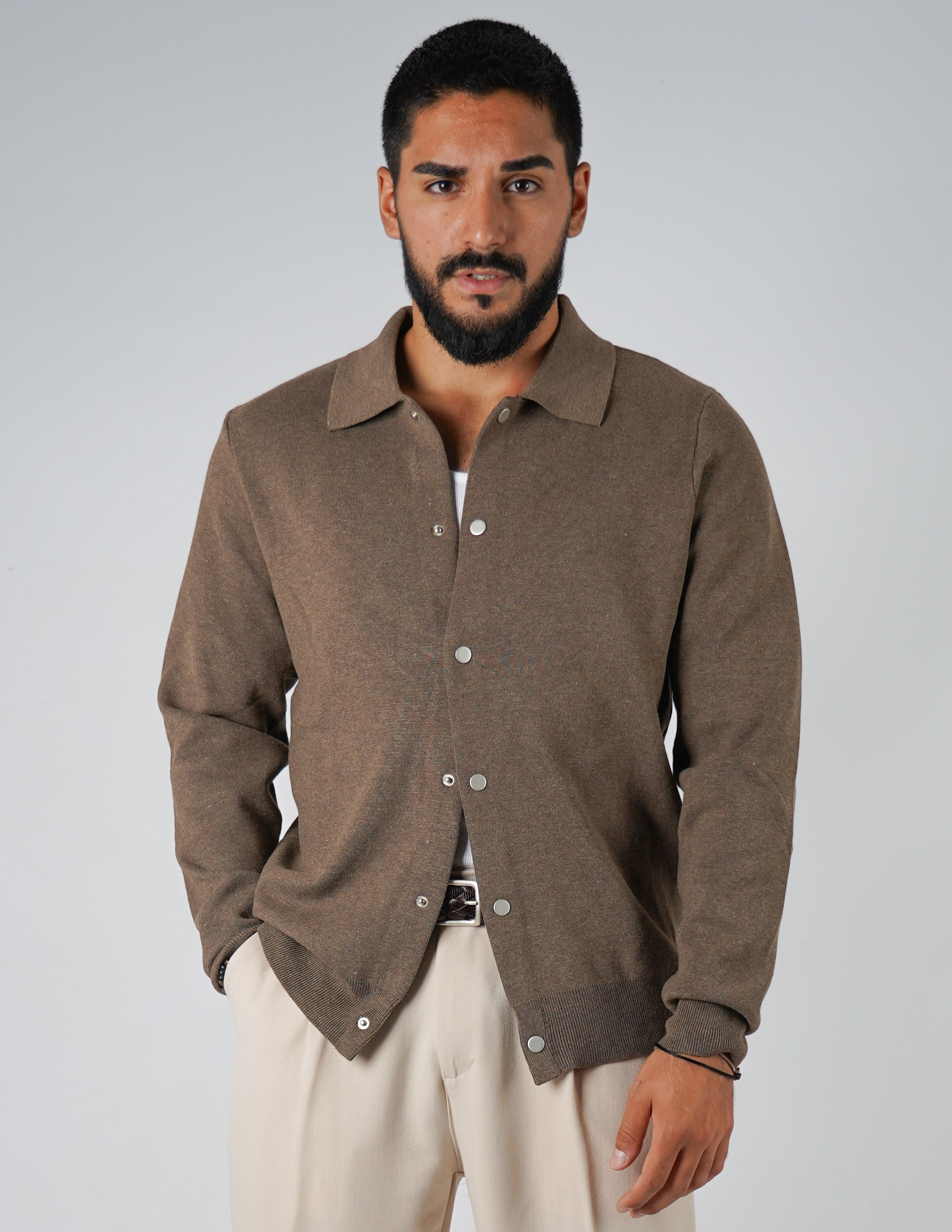 Cardigan con bottone automatico