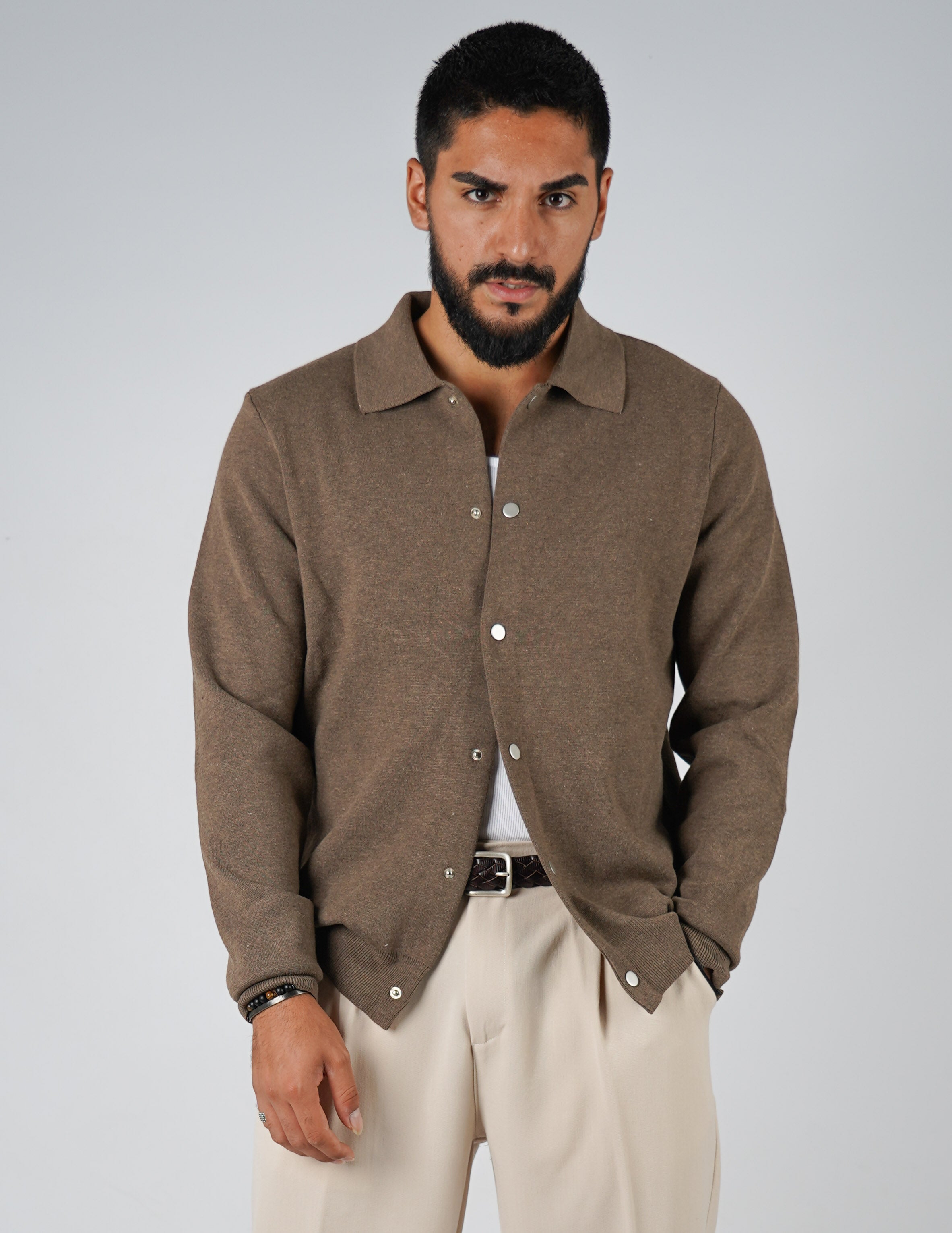 Cardigan con bottone automatico