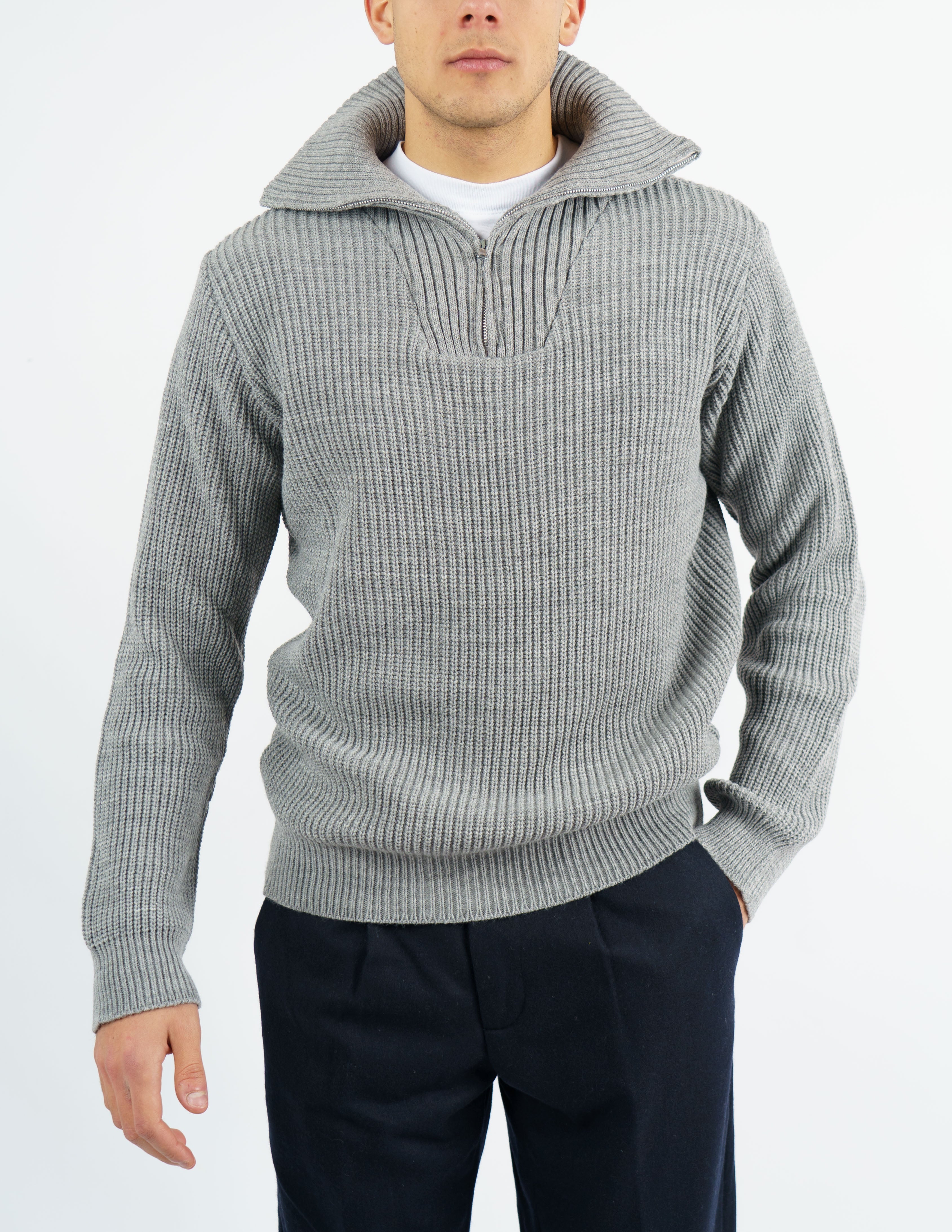 pullover con cerniera sul collo