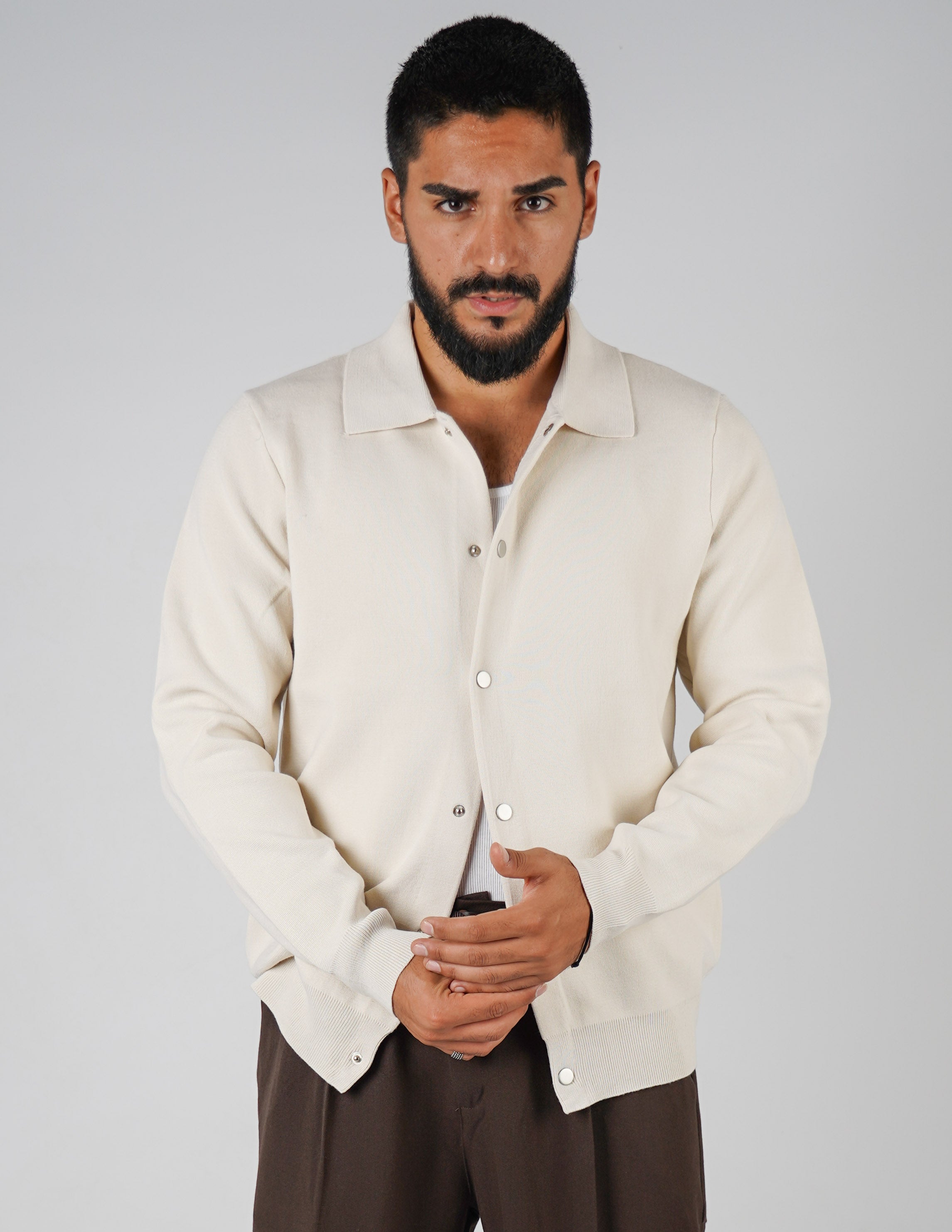 Cardigan con bottone automatico