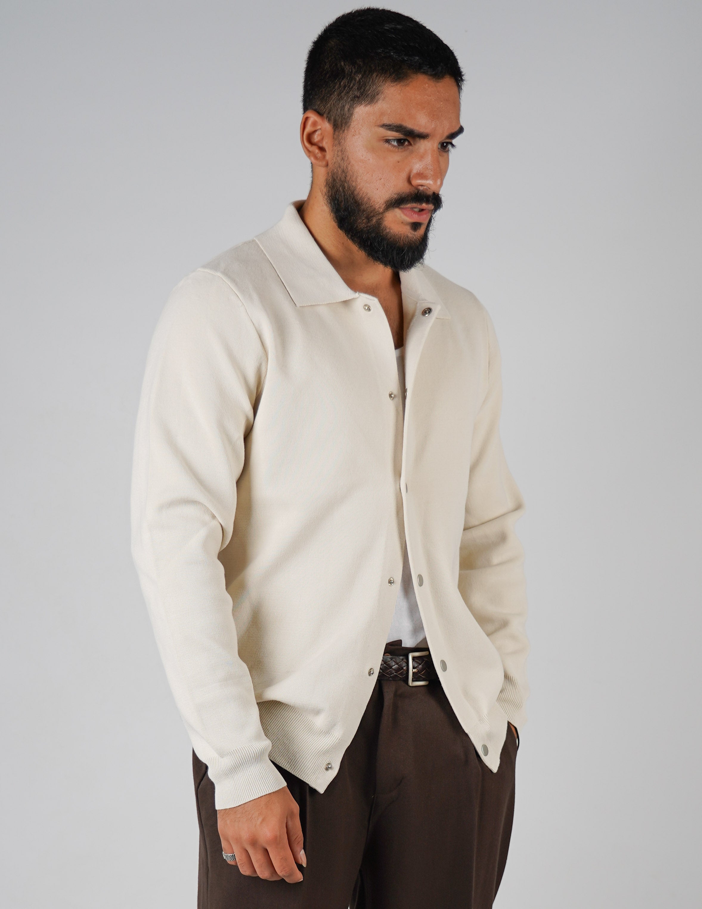 Cardigan con bottone automatico