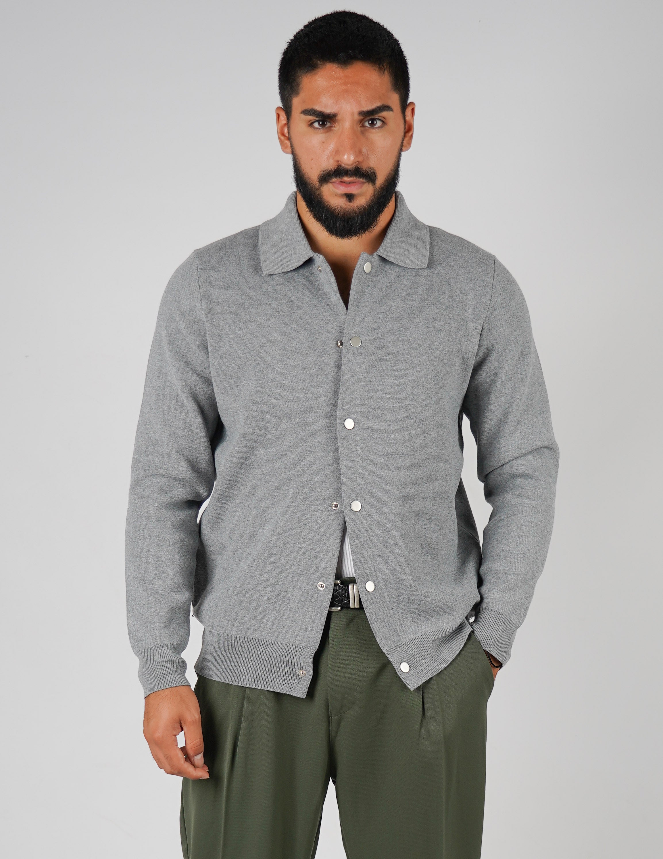 Cardigan con bottone automatico