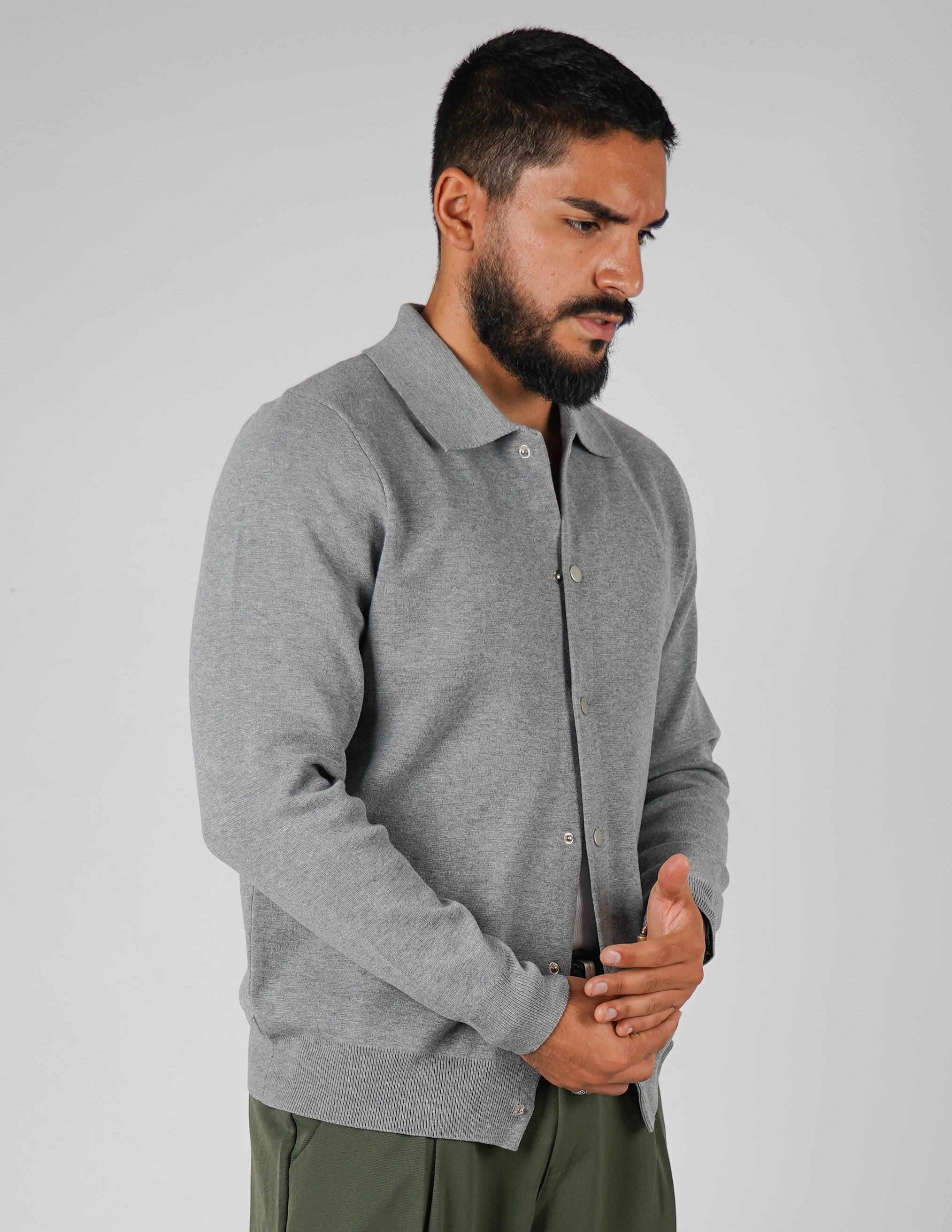 Cardigan con bottone automatico