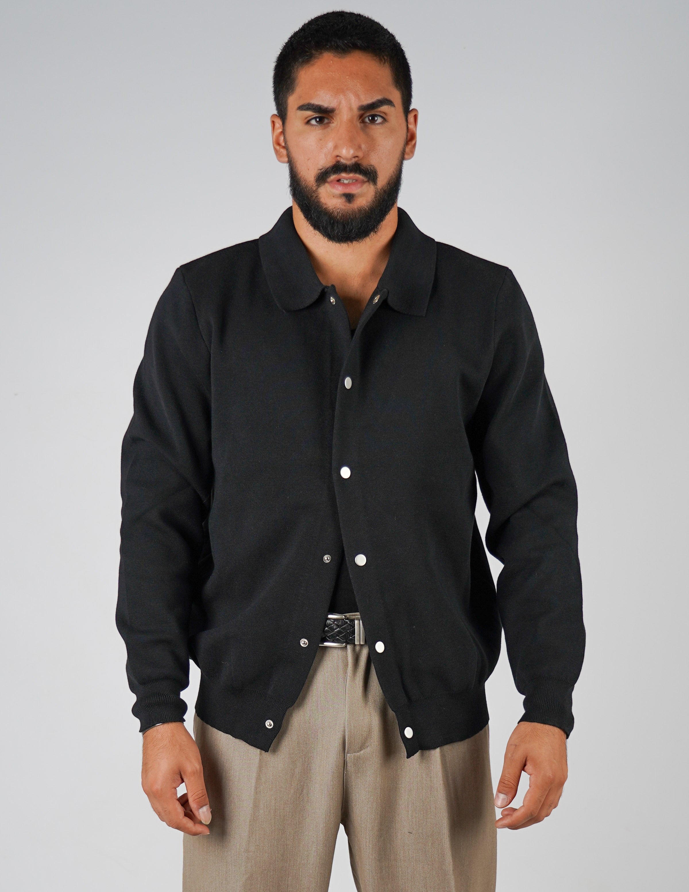 Cardigan con bottone automatico