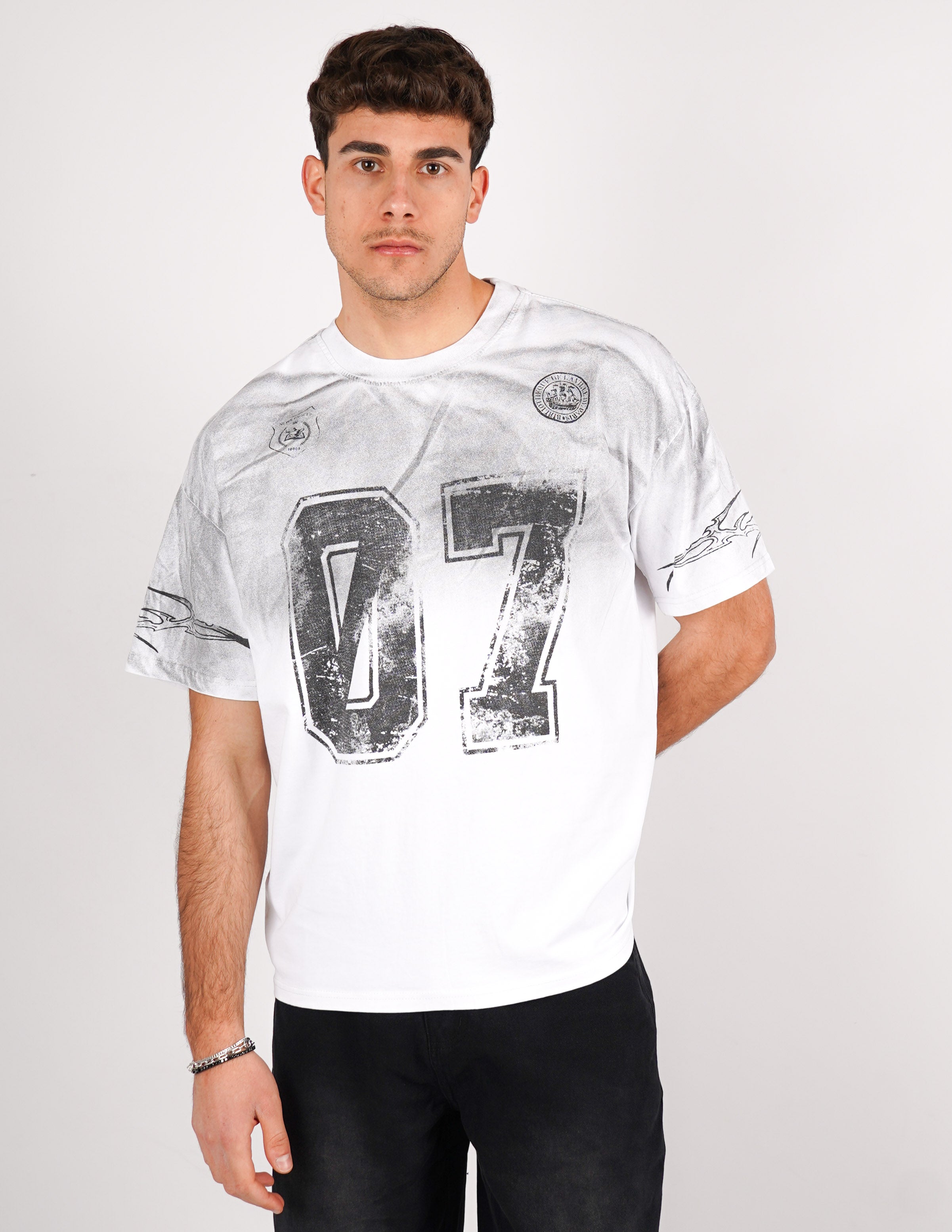 t-shirt slavata con numero
