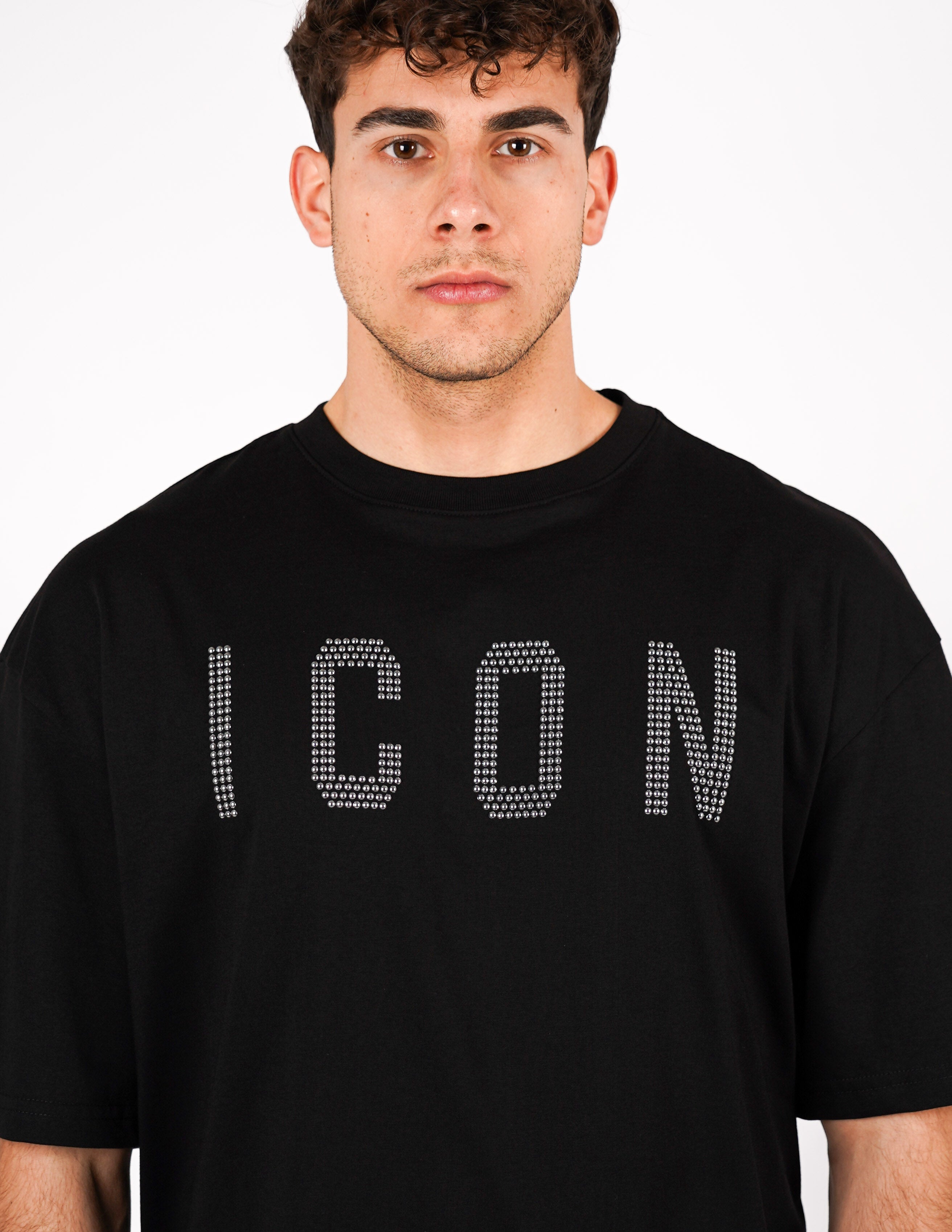 t-shirt icon con borchie