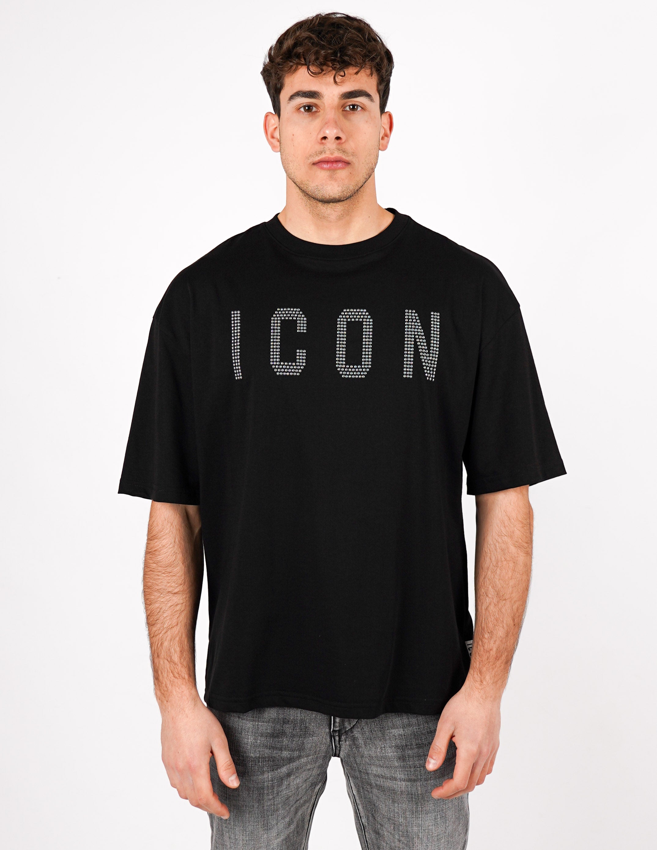 t-shirt icon con borchie