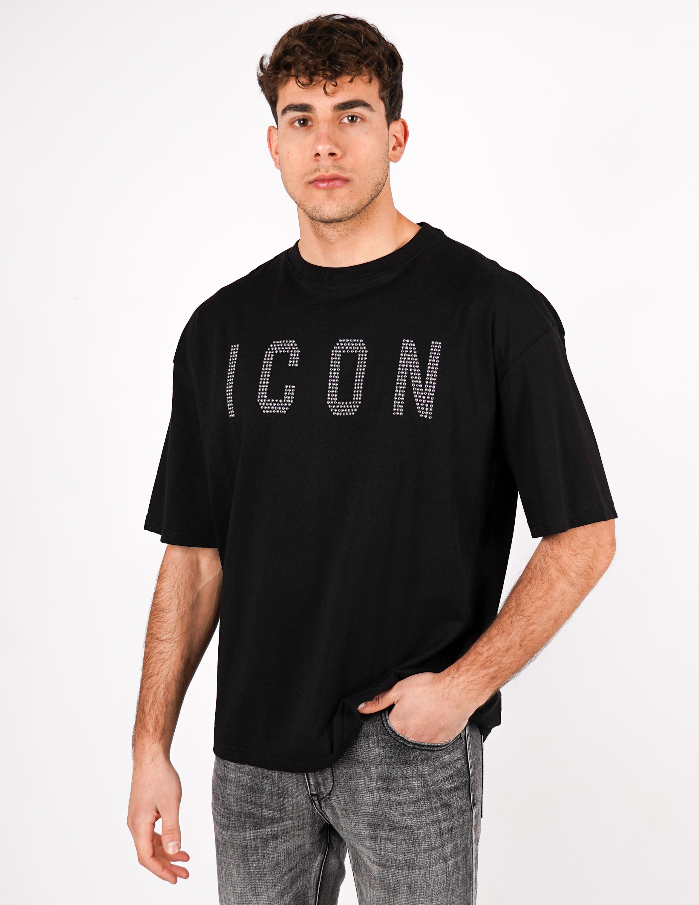 t-shirt icon con borchie