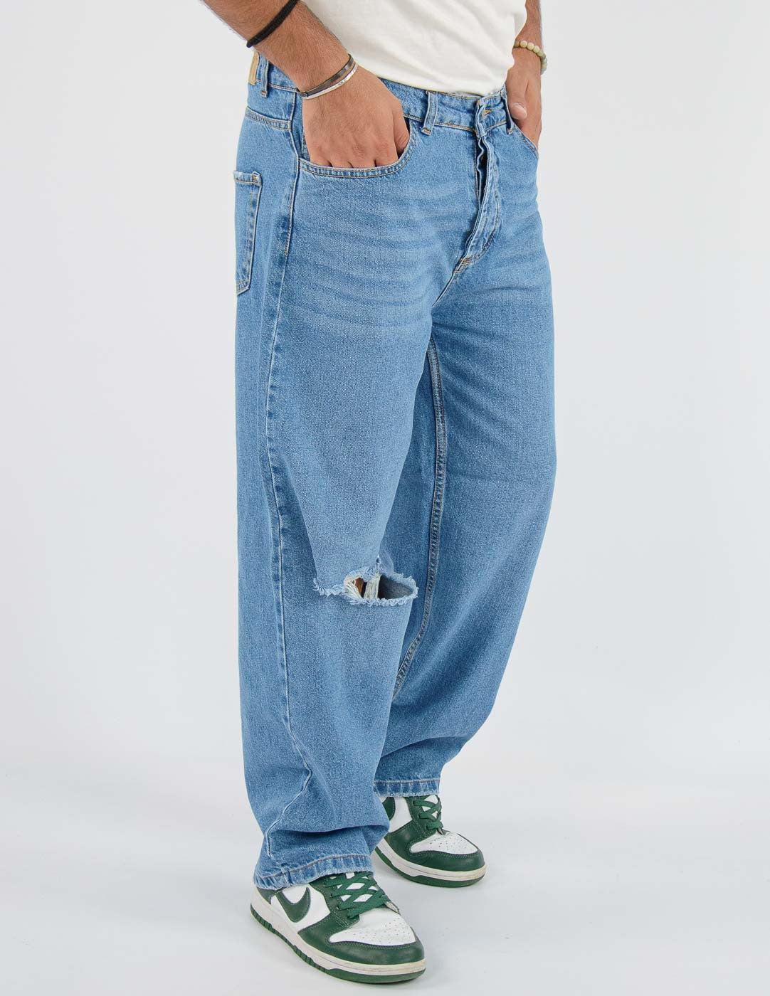 JEANS UOMO BAGGY CHIARO CON ROTTURA