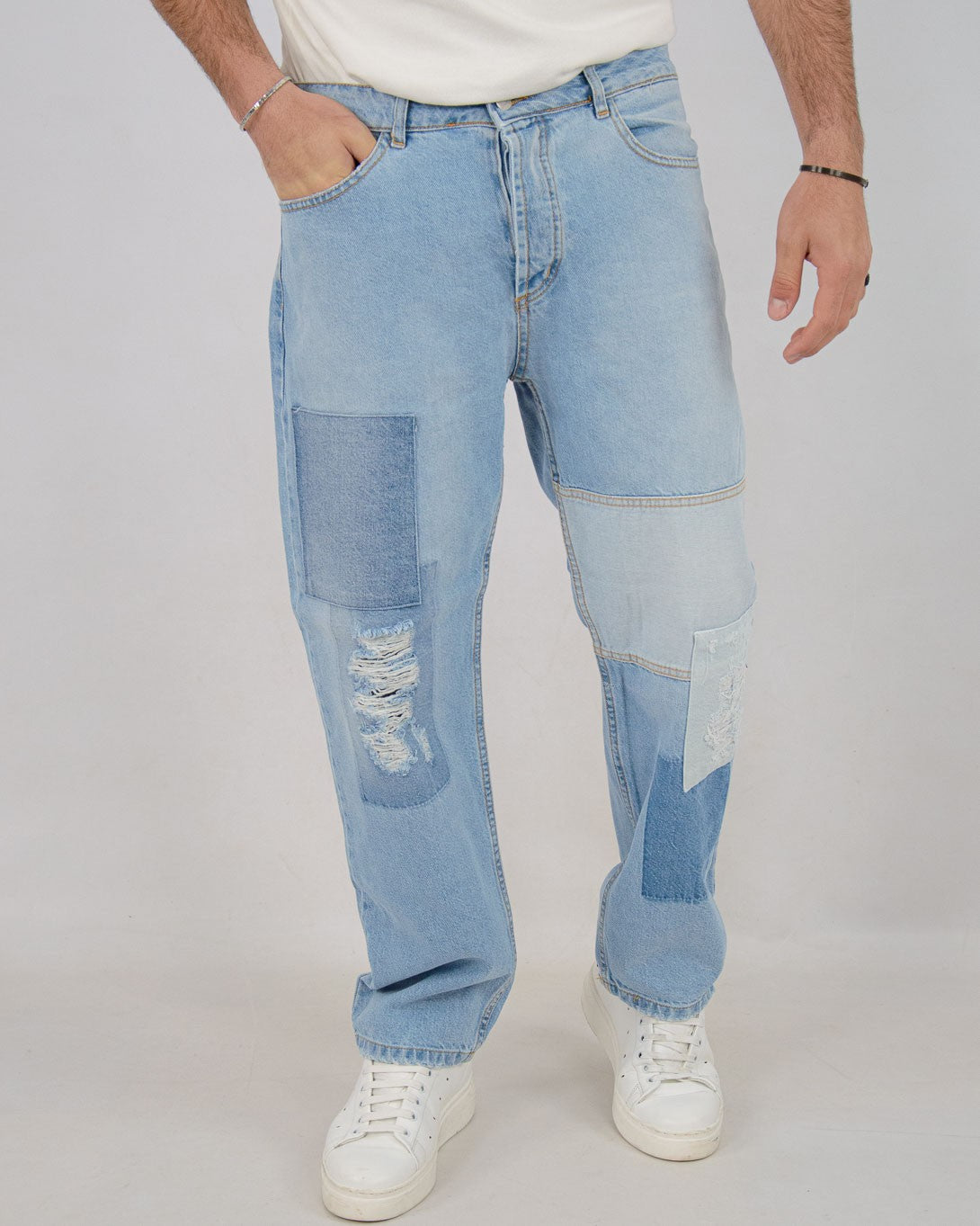 jeans uomo street con toppe wide fit