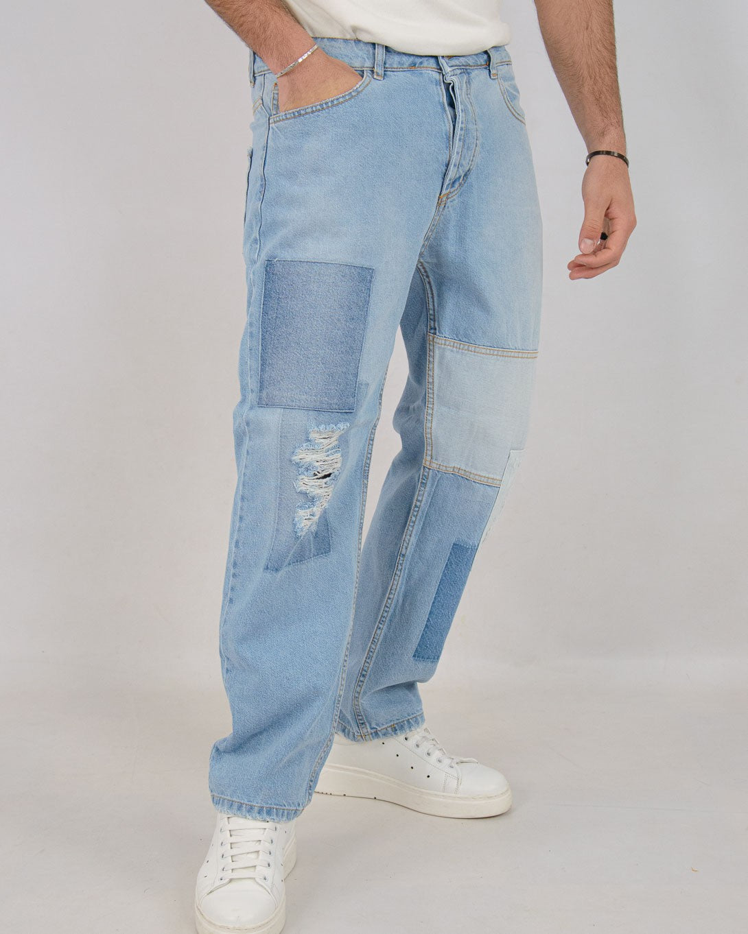 jeans uomo street con toppe wide fit