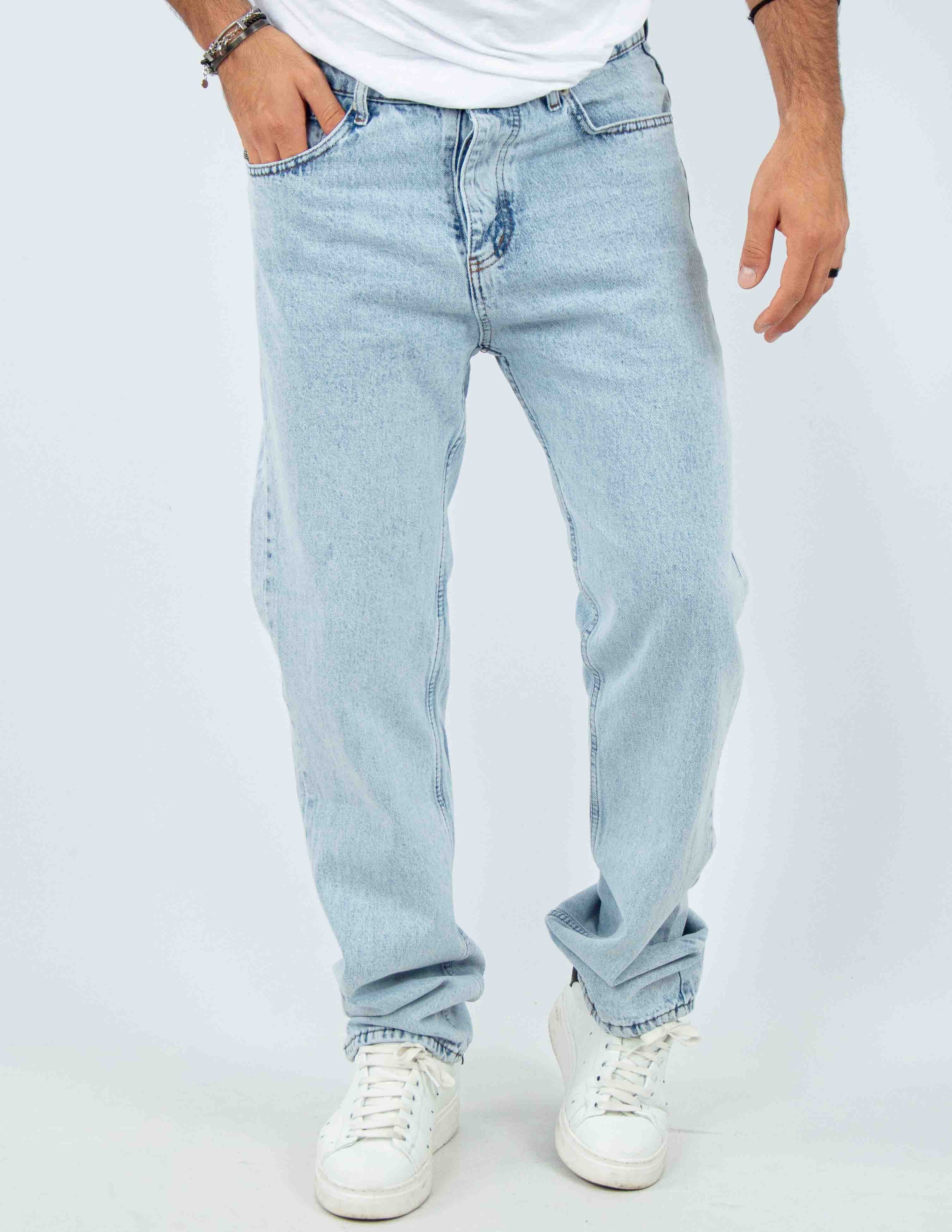 jeans uomo dalla vestibilita lunga