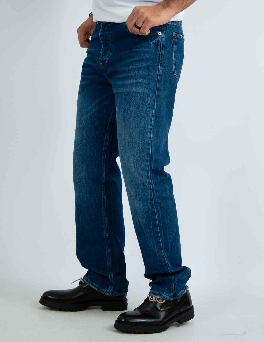 jeans uomo dalla vestibilita lunga